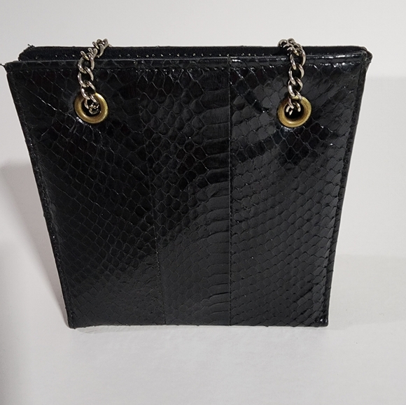 VINTAGE 1970s BLACK SNAKESKIN SMALL BAG WITH DOUBLE CHAIN HANDLES EXCELLENT COND - Picture 4 of 8